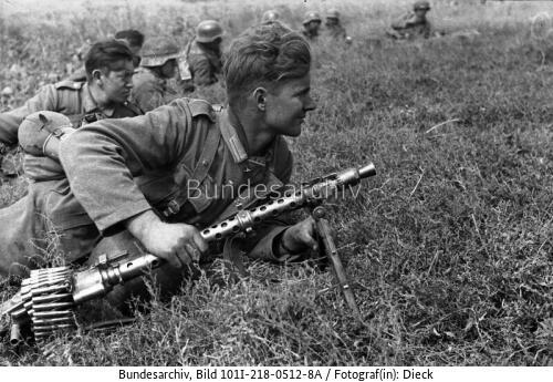 Russland, <span class="match">Stalingrad</span>, Soldat mit MG 34