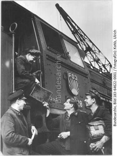 Berlin, Ostbahnhof, Eisenbahner, Schichtwechsel