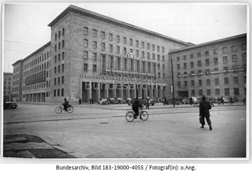 Berlin, Deutsche Wirtschaftskommission, Gebäude