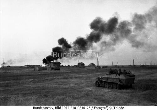 Russland-Süd, Schützenpanzer in Ortschaft