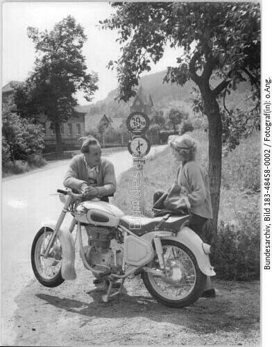 Ausflügler mit Simson 425 Sport