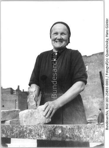 Berlin, <span class="match">Trümmerfrau</span>