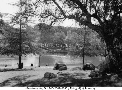 Spanien, Schloss Herguijuela, Park und Teich