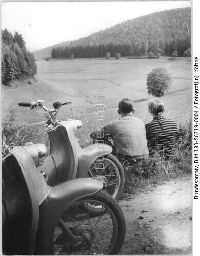 Ausflügler mit Simson KR 50