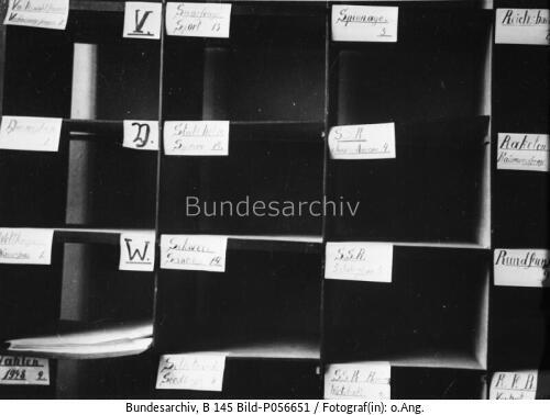 Berlin, Durchsuchung KPD-Parteizentrale