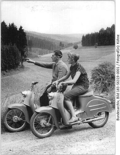 Ausflügler mit Simson KR 50