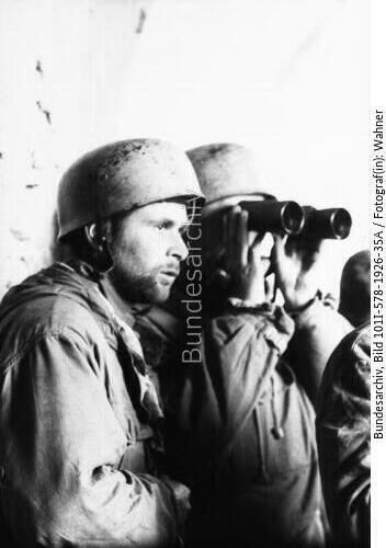 Monte <span class="match">Cassino</span>, Fallschirmjäger mit Fernglas