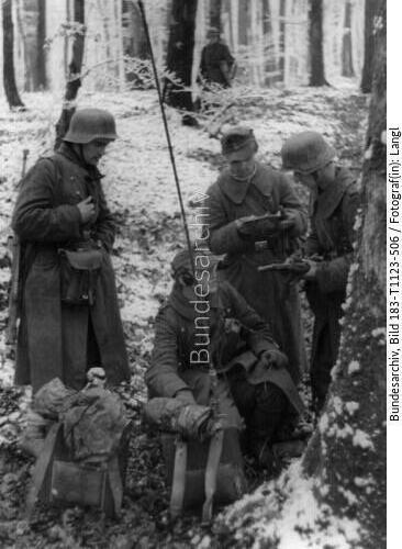 Ardennenoffensive, Soldaten mit Funkgerät
