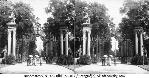 Potsdam, Park Sanssouci, Obelisk, Portal