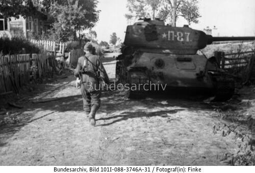 Russland, zerstörter russischer Panzer