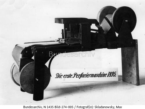 Die erste Perforiermaschine