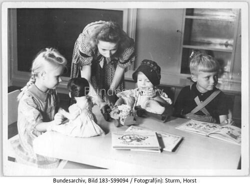 Berlin, Konsum-Warenhaus, Kindergarten