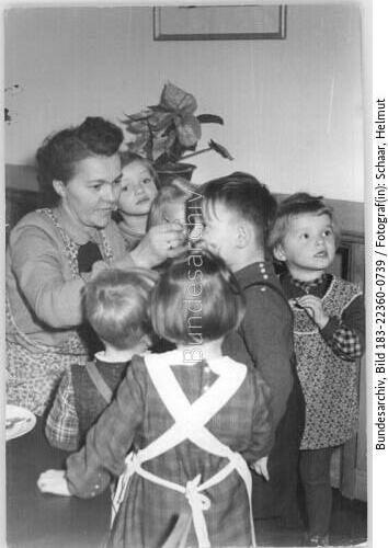 Zeulenroda, Kindertagesstätte, Kinder mit Hustensaft