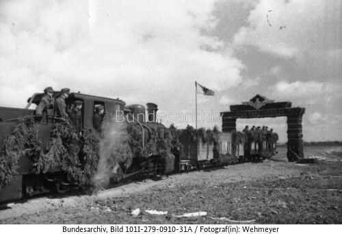 Russland, Feldbahn, Truppentransport