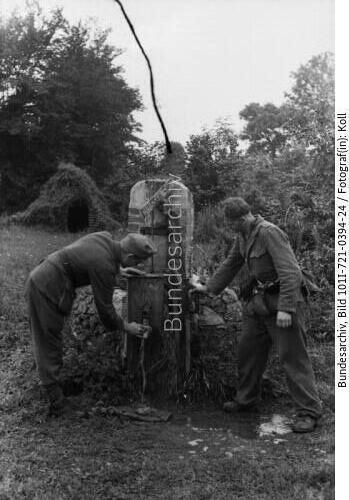 Frankreich, Soldaten am Brunnen