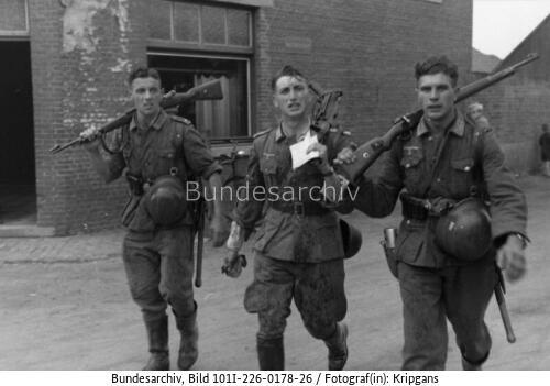 Frankreich, Soldaten bei Übungsmarsch