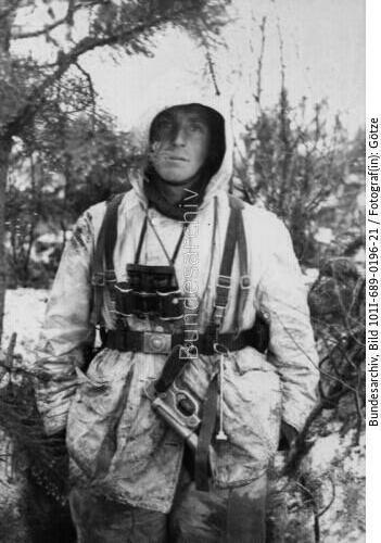 Russland, Soldat mit Leuchtpistole LP 42