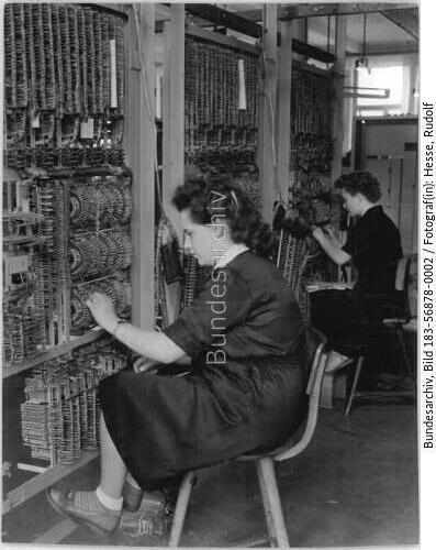 Berlin-Treptow, Werk für Signal- und Sicherungstechnik, Arbeiter in Montage