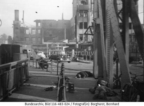 Rotterdam, Maasbrücke nach Bombenangriff