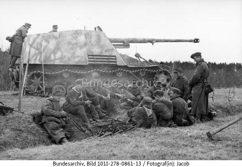 Russland, Rast, Panzerjäger "<span class="match">Nashorn</span>"
