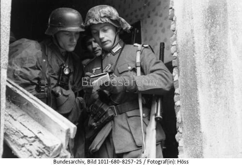 Frankreich, Invasionsfront, Infanterie in Deckung