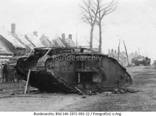 Frankreich, zerstörter Tank
