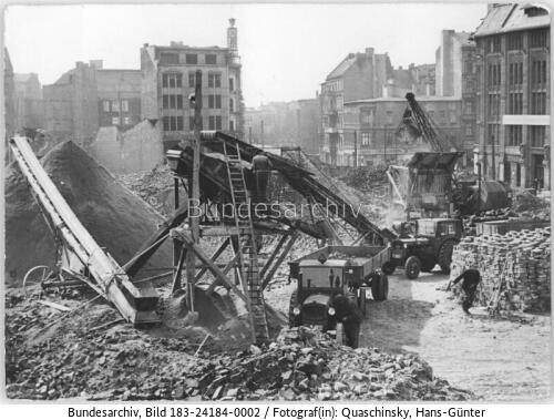 Berlin, Veteranenberg, "mechanisierte Baustelle"