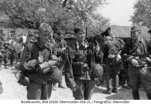 Russland, Rückzug, Angehörige der Waffen-SS, MG