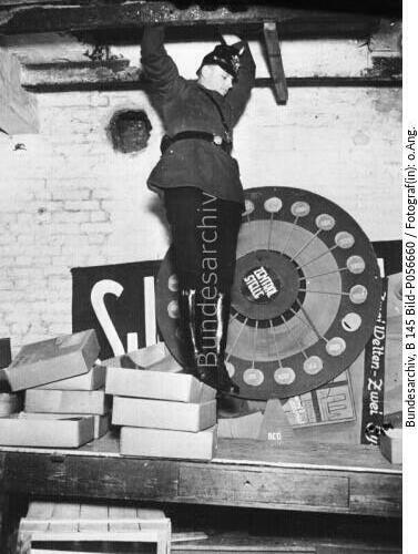 Berlin, Durchsuchung KPD-Parteizentrale