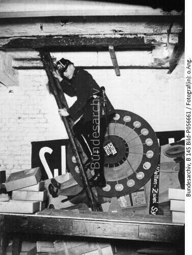 Berlin, Durchsuchung KPD-Parteizentrale
