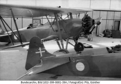Flugzeughangar mit dänischen Fokker C.V.
