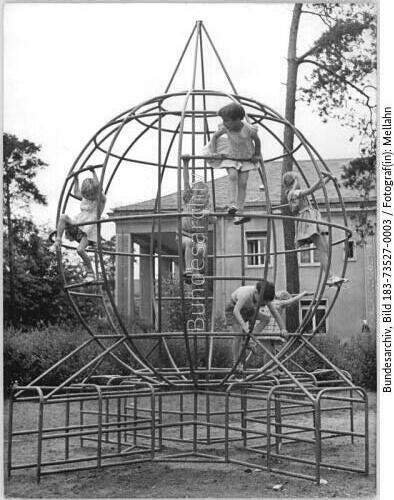 Berlin, Kinderheim, Klettergerüst
