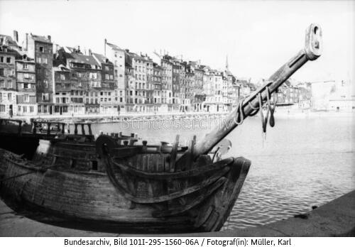 Frankreich, Tionville, Schiff im Hafen