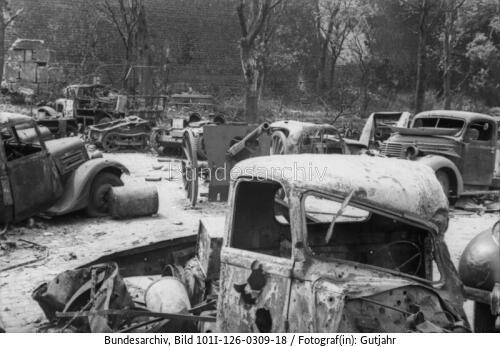 Frankreich, zerstörte französische Fahrzeuge