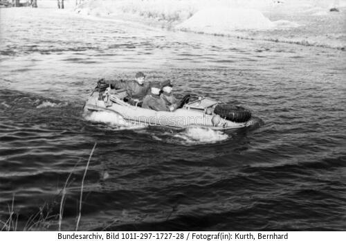 Im Westen, VW-Schwimmwagen