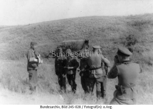 Russland, bei <span class="match">Stalingrad</span> (?), Ordensverleihung an Soldaten