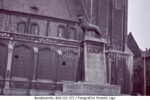 Braunschweig, Burgplatz, <span class="match">Löwe</span>ndenkmal, Dom