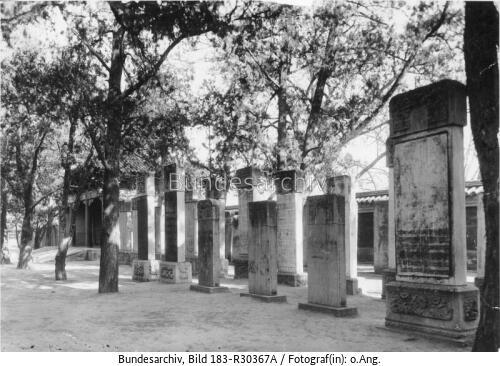 China, Peking, Steinstelen