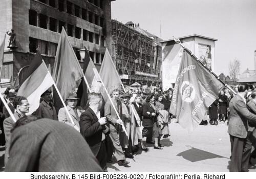 Berlin, Unter den Linden, 1. Mai Demo