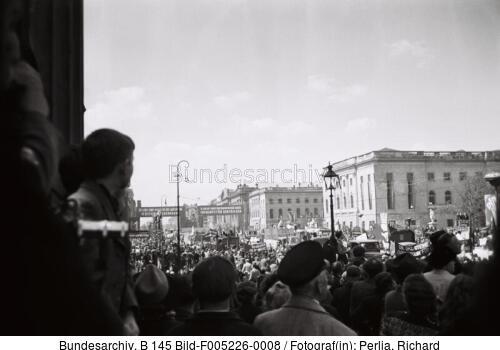 Berlin, Unter den Linden, 1. Mai Demo