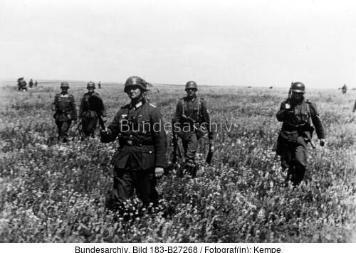 Russland, Major mit Soldaten auf Feld