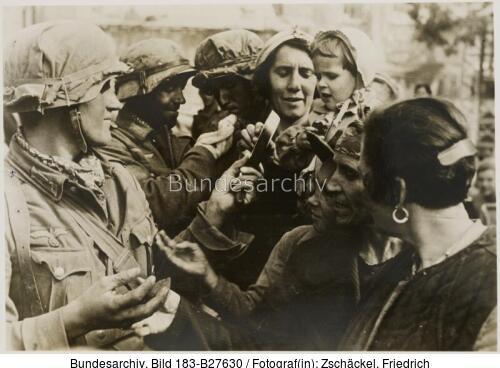 Russland, Sewastopol, Soldaten und Zivilisten