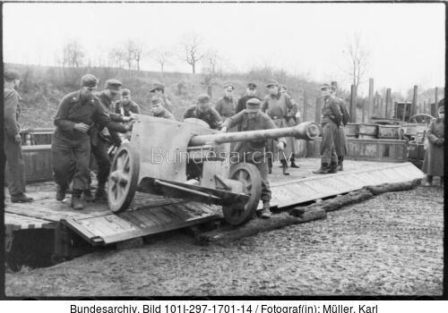 Belgien (?), Nachschub per Eisenbahn, 5-cm Pak 38
