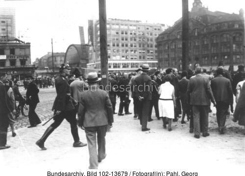 Berlin, Alexanderplatz, Polizeieinsatz