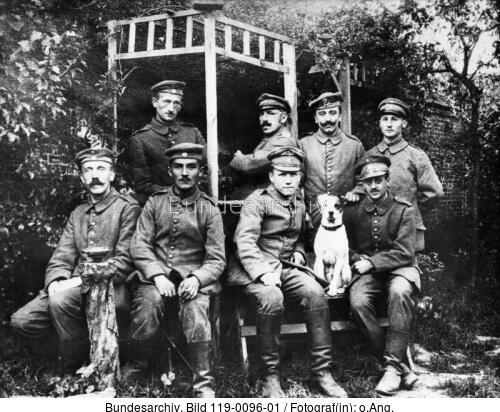 Gruppenbild, Adolf Hitler