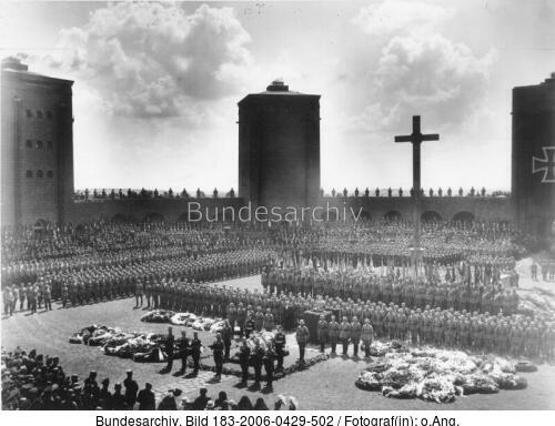 Tannenberg-Denkmal, Beisetzung Hindenburg
