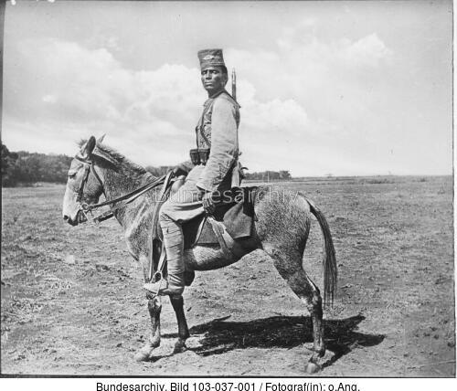 Deutsch-Ostafrika, Askari auf Maulesel