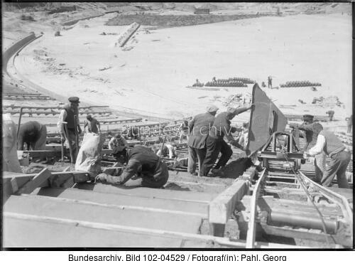 Berlin, Olympiastadion im Bau, Bauarbeiter