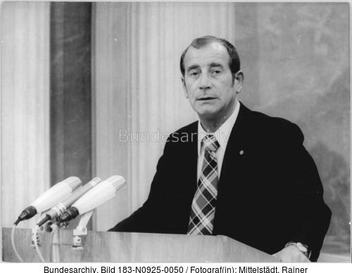 Berlin, Deutsche Staatsoper, Willi Sitte an Rednerpult