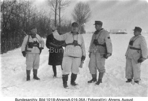 Russland, Soldaten in Wintertarnanzügen